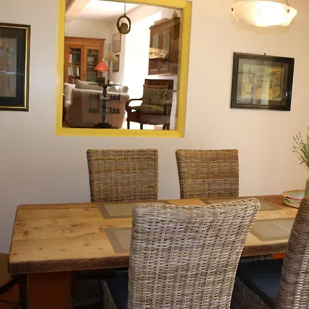 Les Chenevieres Nyaraló